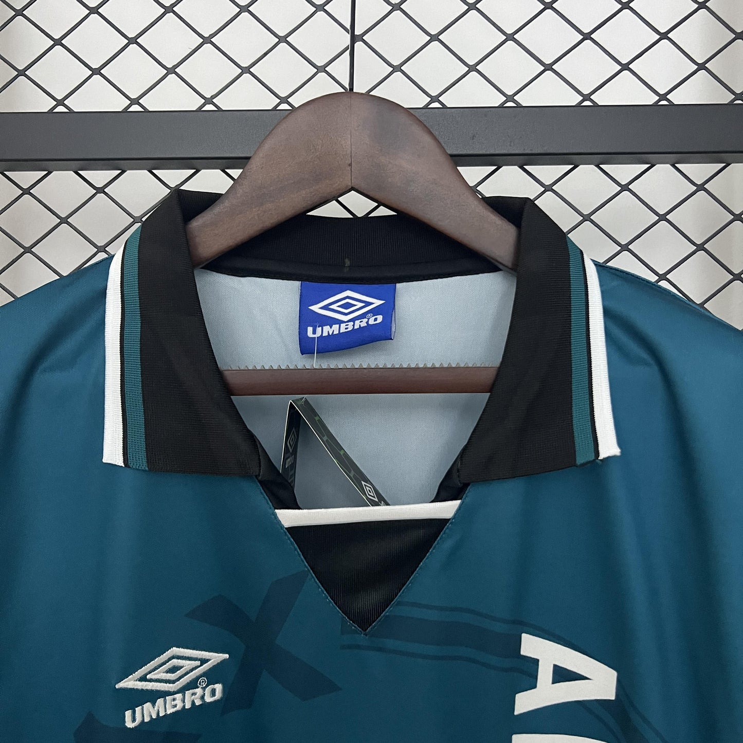 Ajax 1995-96 away