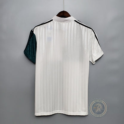 Liverpool 1995-96 Away