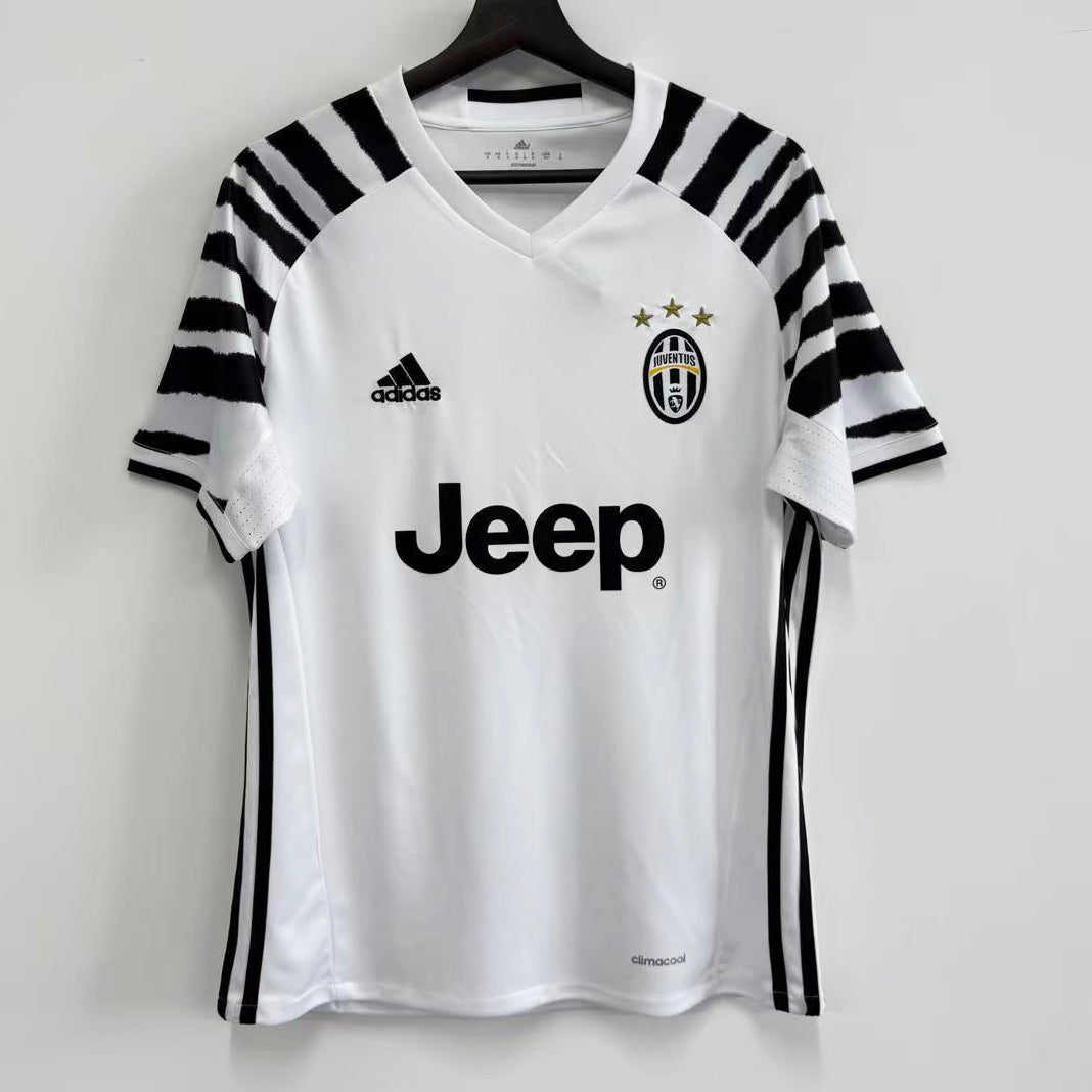Juventus 2016-17 Third